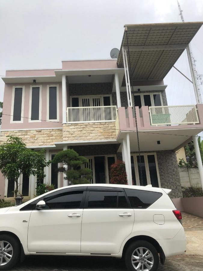 Villa Kusuma Hill A8 Бату Екстериор снимка