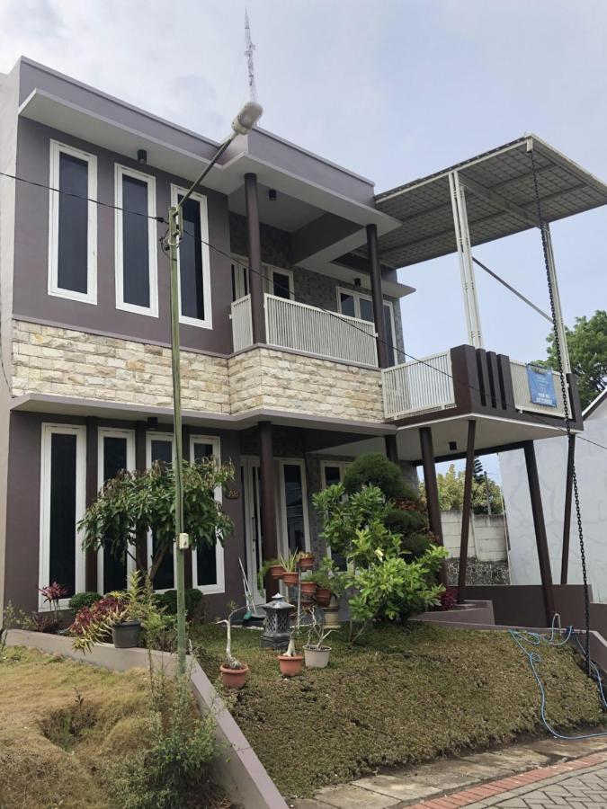 Villa Kusuma Hill A8 Бату Екстериор снимка