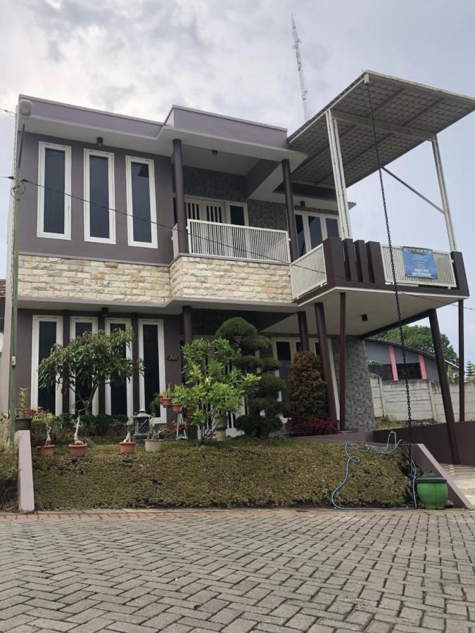 Villa Kusuma Hill A8 Бату Екстериор снимка