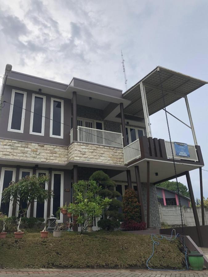 Villa Kusuma Hill A8 Бату Екстериор снимка