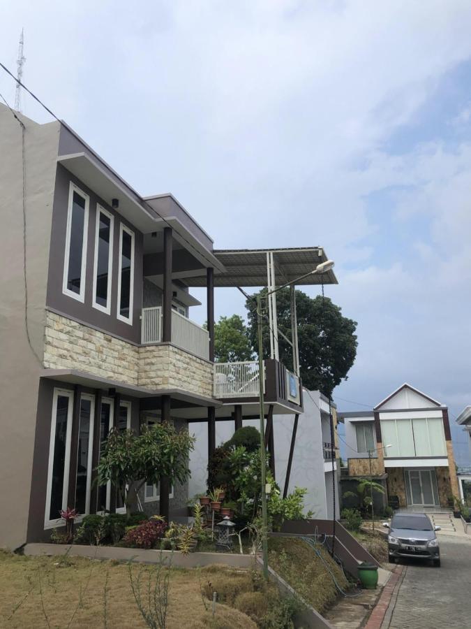 Villa Kusuma Hill A8 Бату Екстериор снимка