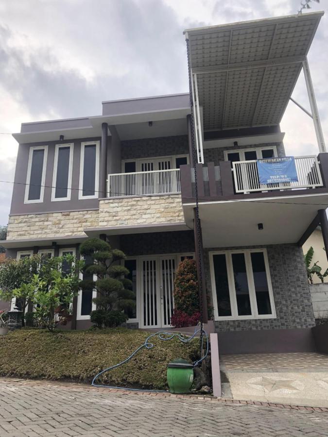 Villa Kusuma Hill A8 Бату Екстериор снимка