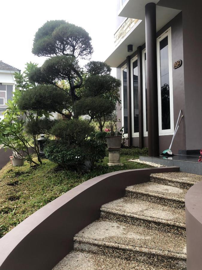 Villa Kusuma Hill A8 Бату Екстериор снимка