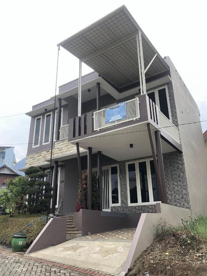 Villa Kusuma Hill A8 Бату Екстериор снимка