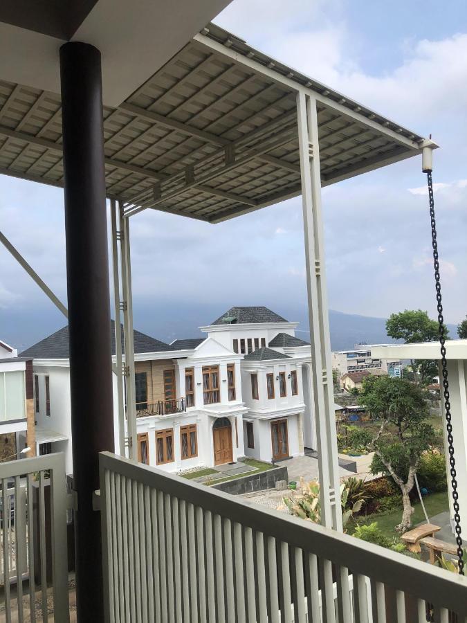 Villa Kusuma Hill A8 Бату Екстериор снимка