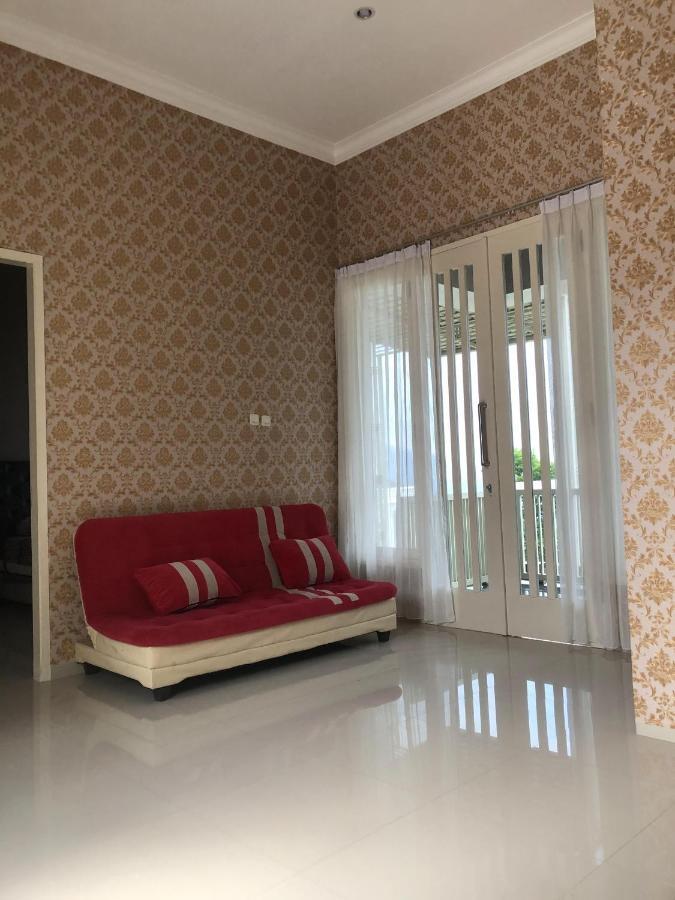 Villa Kusuma Hill A8 Бату Екстериор снимка
